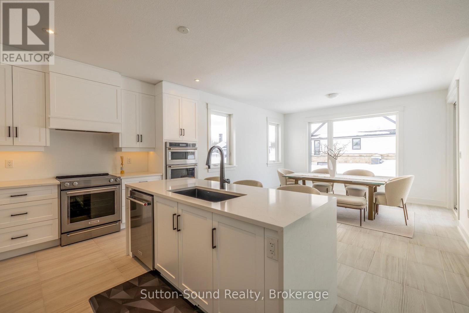 116 Laurens Lane, Georgian Bluffs, Ontario  N0H 1S0 - Photo 13 - X12811350