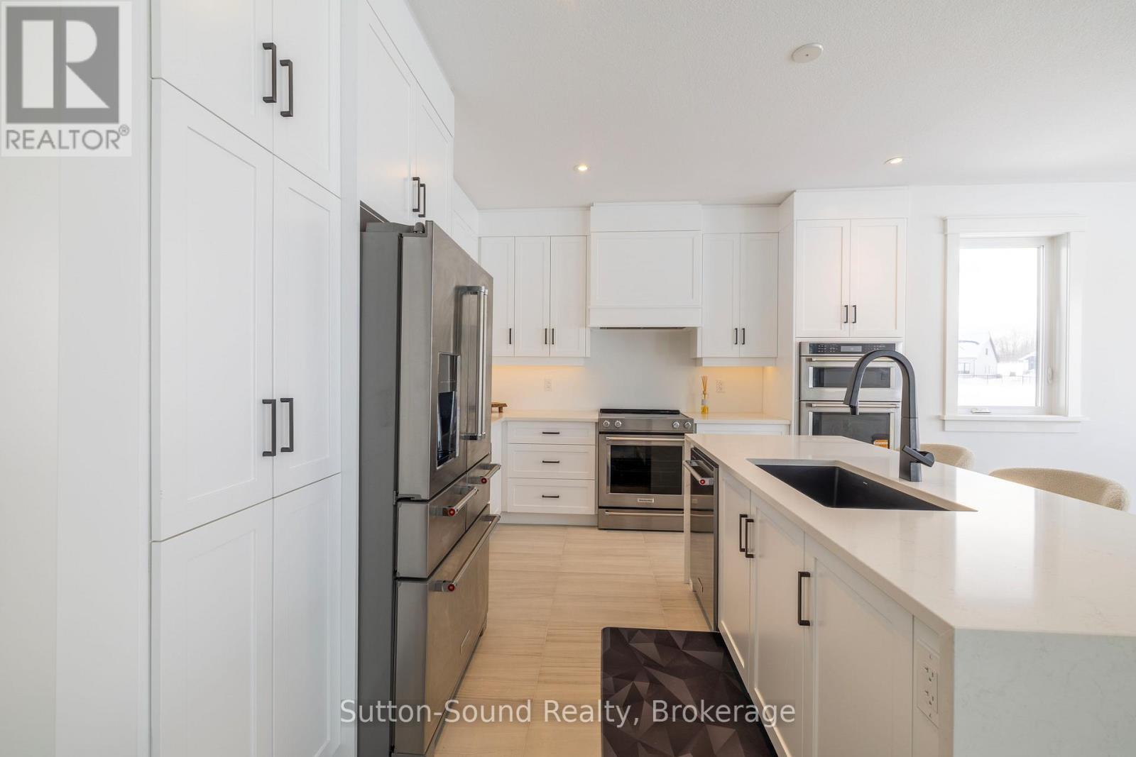 116 Laurens Lane, Georgian Bluffs, Ontario  N0H 1S0 - Photo 16 - X12811350