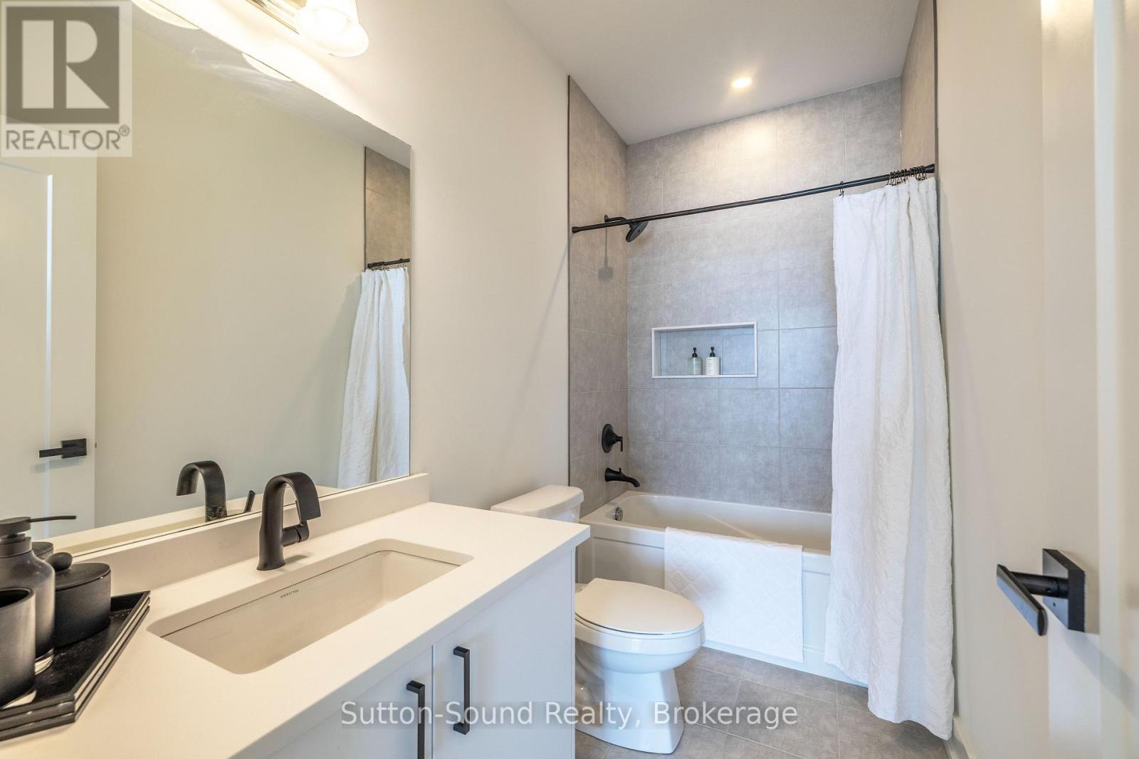 116 Laurens Lane, Georgian Bluffs, Ontario  N0H 1S0 - Photo 25 - X12811350