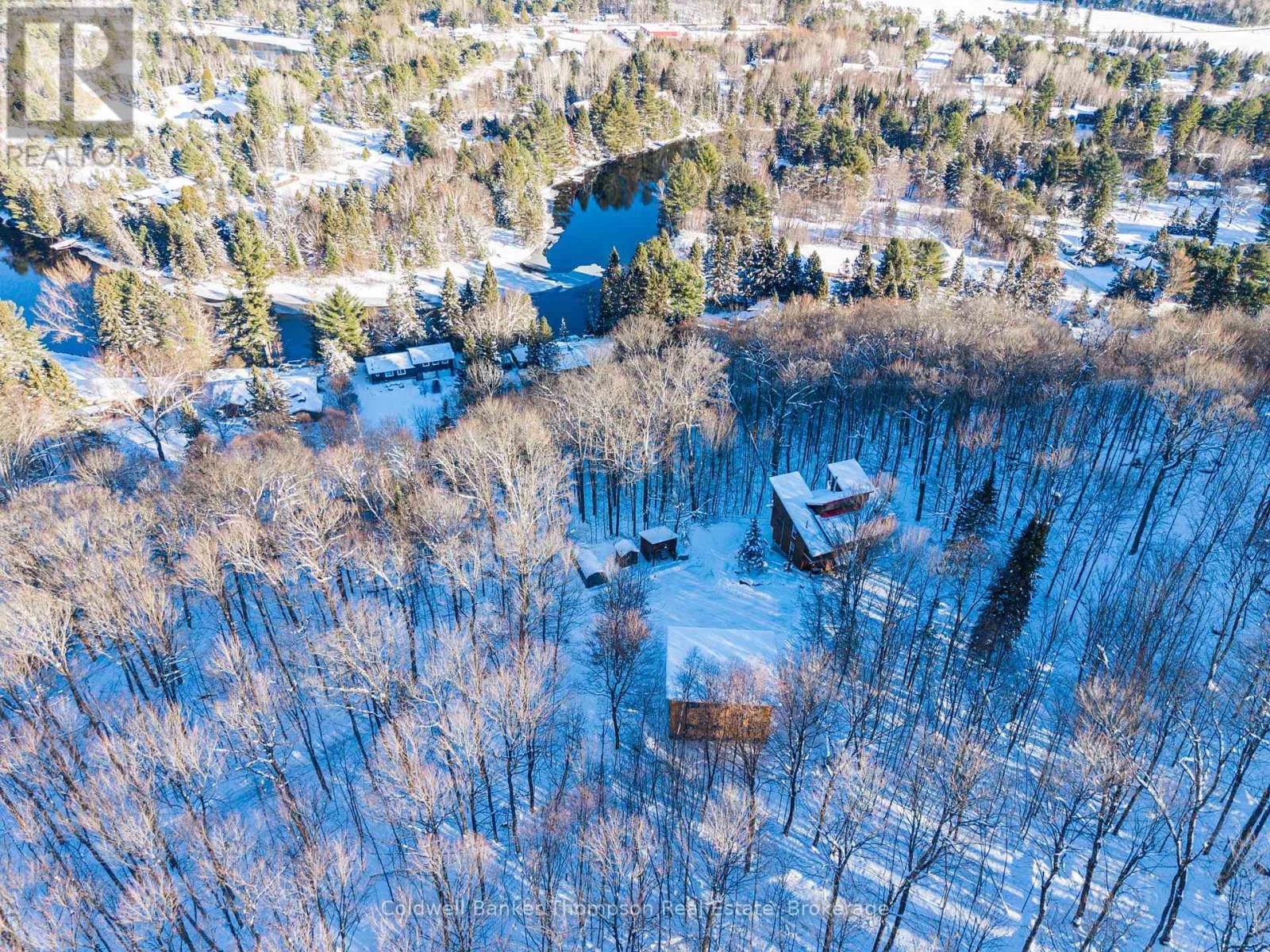 <div class="slider-price">$1,095,000</div><p>869 North Mary Lake Road, Huntsville, Ontario</p>