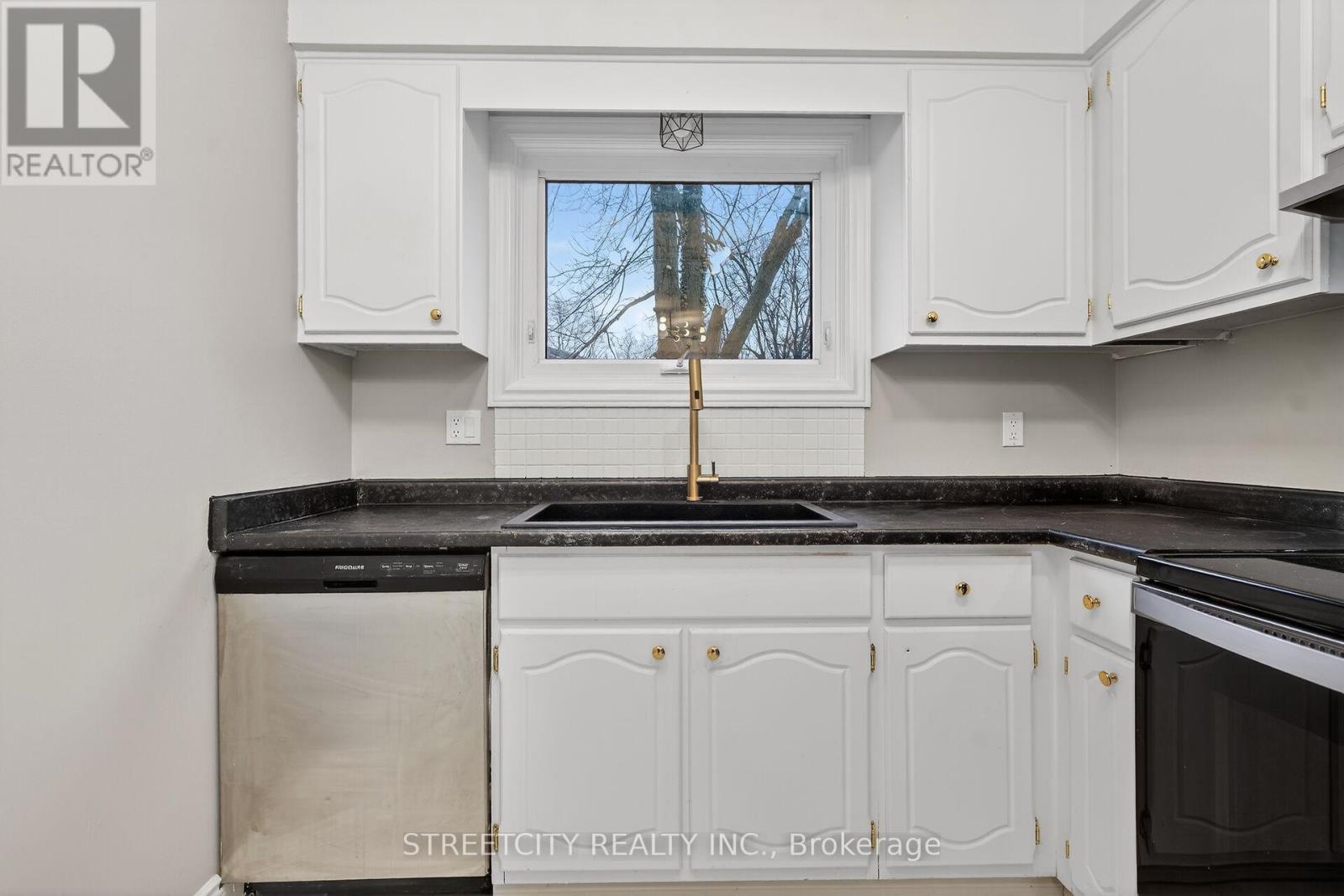 137 Monmore Road, London North, Ontario  N6G 2W7 - Photo 13 - X12811408