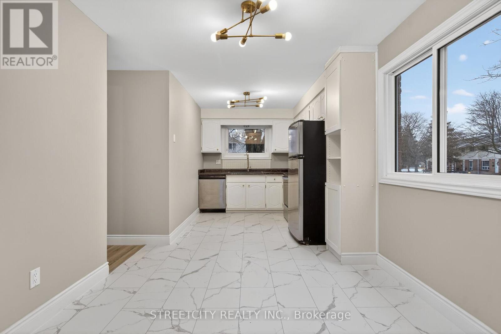 137 Monmore Road, London North, Ontario  N6G 2W7 - Photo 9 - X12811408