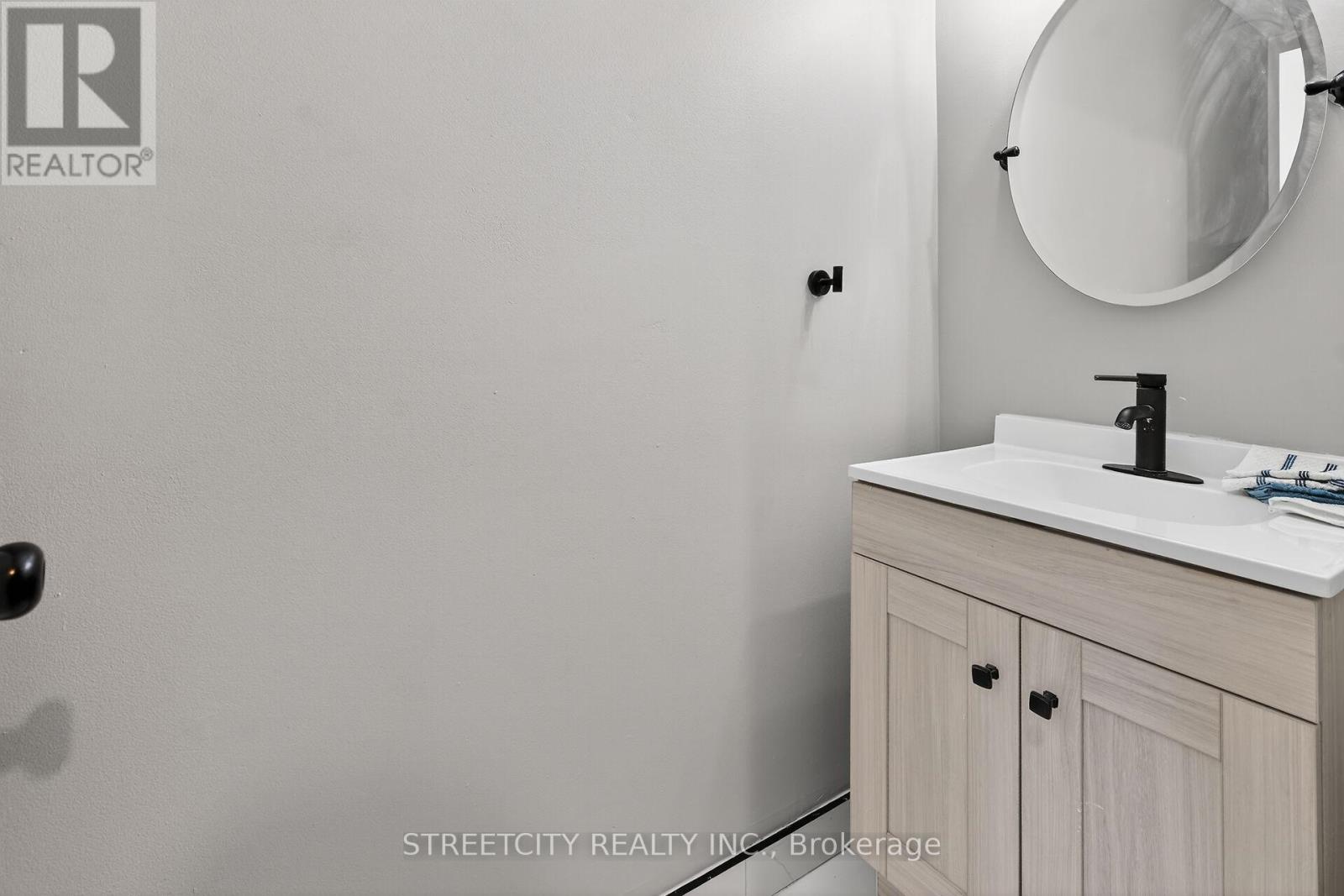 137 Monmore Road, London North, Ontario  N6G 2W7 - Photo 4 - X12811418