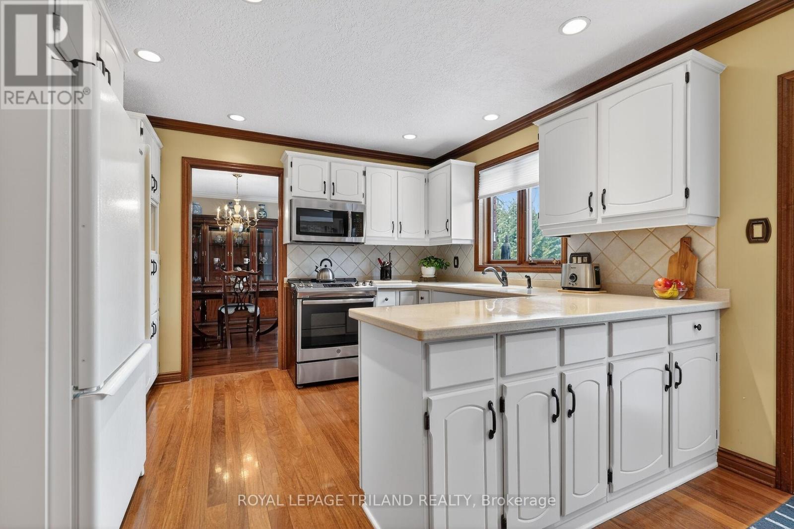 126 Somerset Road, London South, Ontario  N6K 3M8 - Photo 12 - X12811582