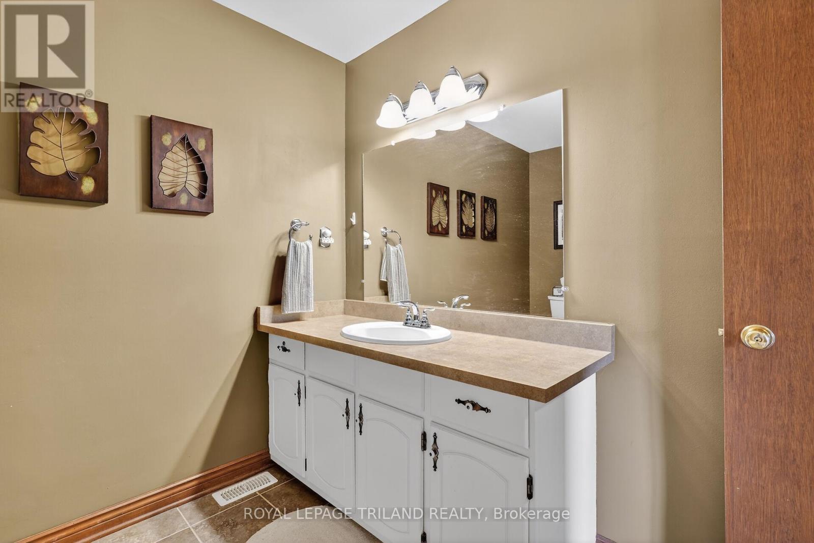 126 Somerset Road, London South, Ontario  N6K 3M8 - Photo 35 - X12811582