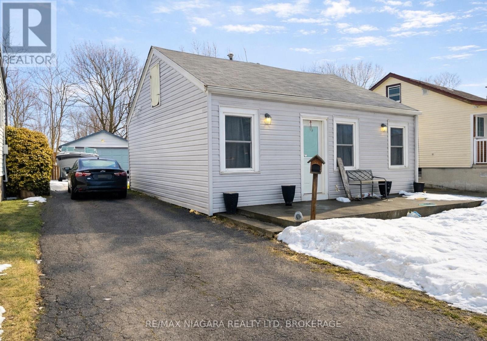 60 Dunkirk Road, Welland, Ontario  L3B 2N6 - Photo 1 - X12810614