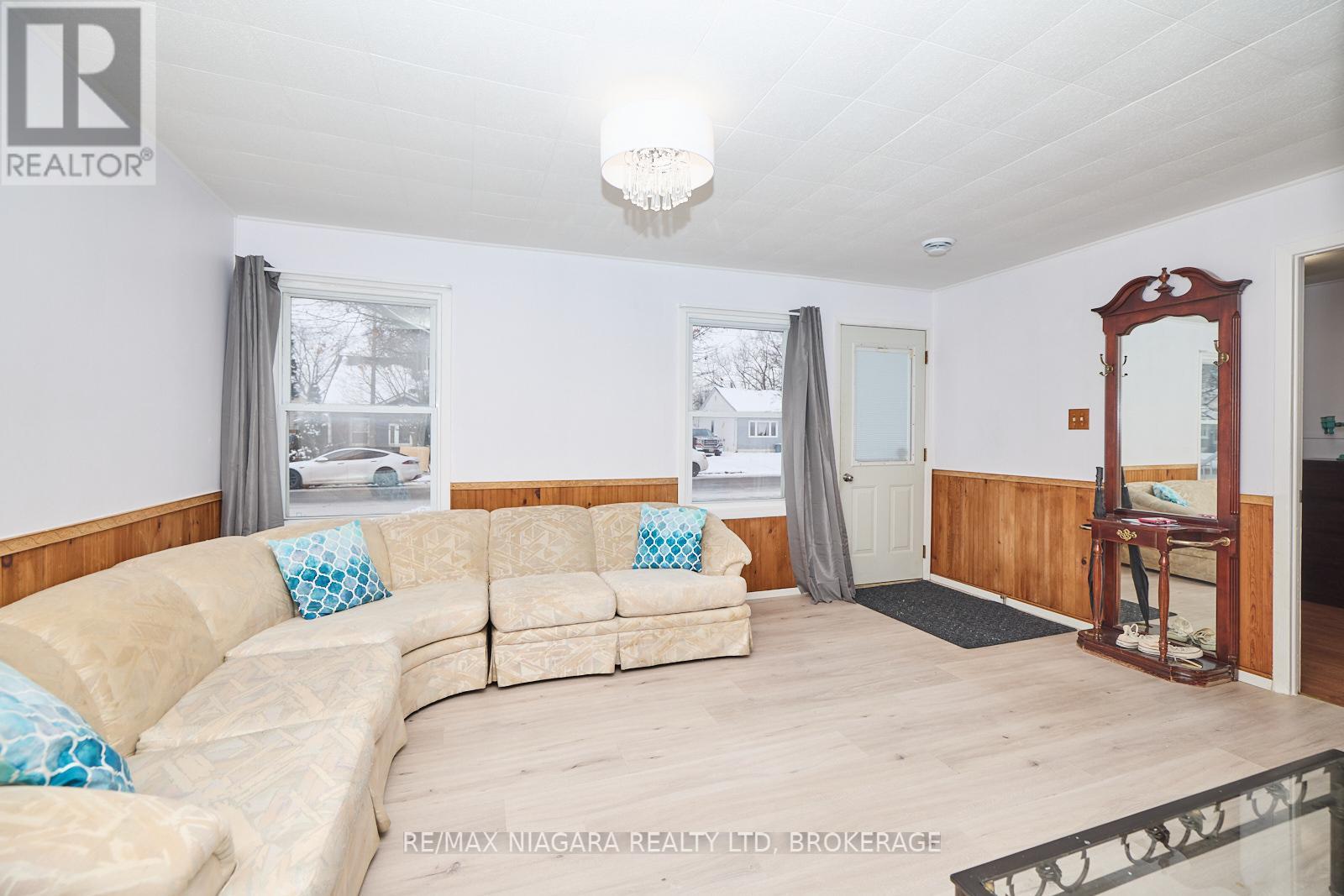 60 Dunkirk Road, Welland, Ontario  L3B 2N6 - Photo 3 - X12810614