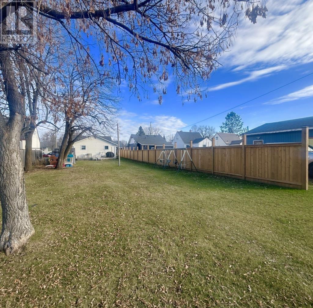 917 Phair Avenue, Fort Frances, Ontario  P9A 2M6 - Photo 3 - TB253546