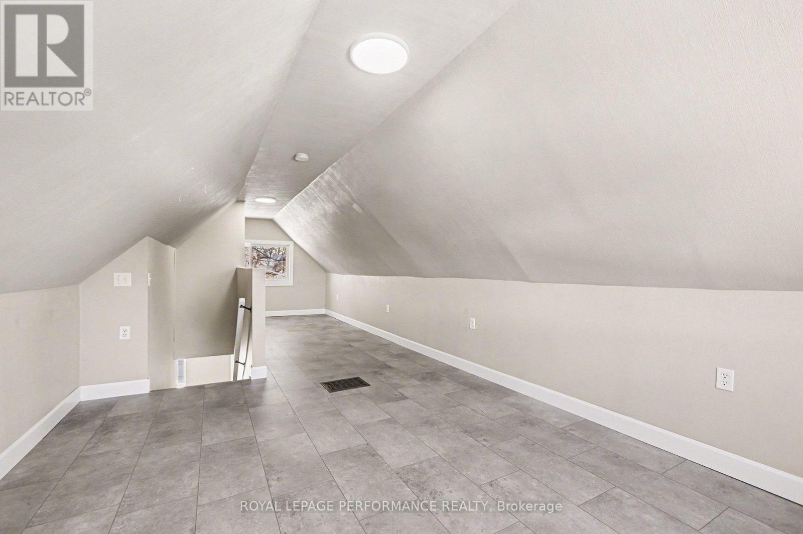 975 Sheridan Avenue, Ottawa, Ontario  K1Z 6M4 - Photo 12 - X12811584