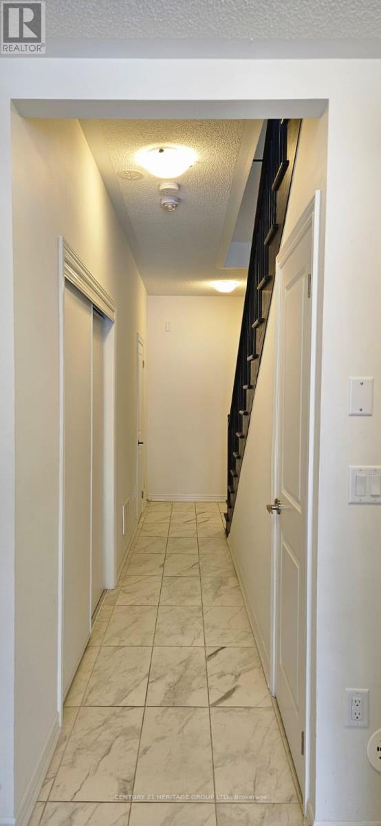 41 Montrose Boulevard, Bradford West Gwillimbury, Ontario  L3Z 4P3 - Photo 2 - N12782802