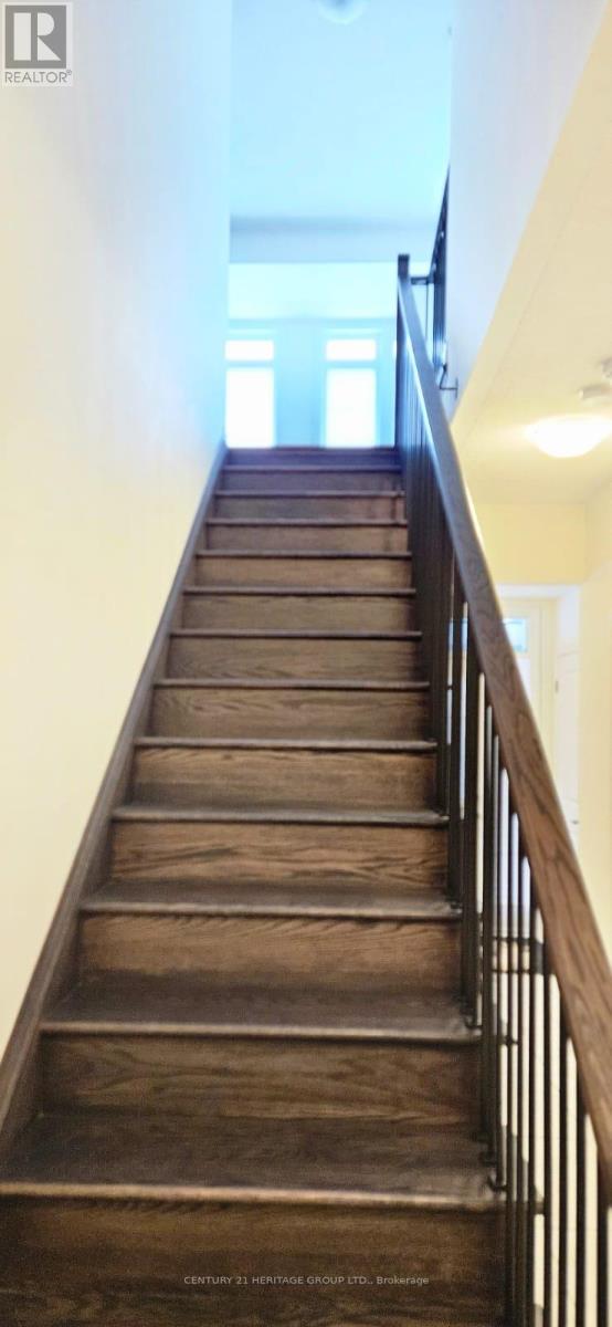 41 Montrose Boulevard, Bradford West Gwillimbury, Ontario  L3Z 4P3 - Photo 3 - N12782802