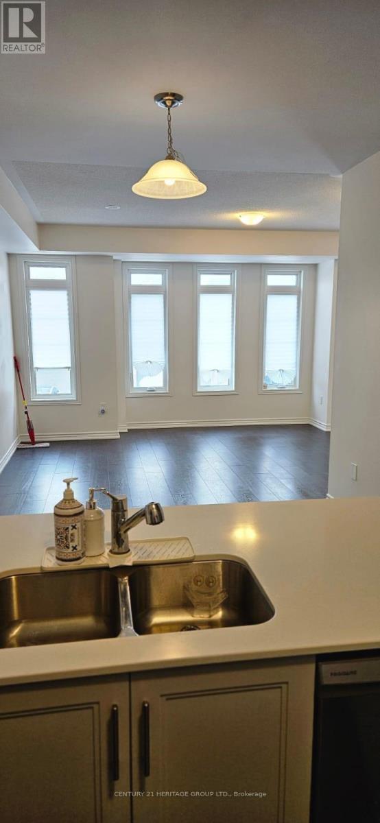 41 Montrose Boulevard, Bradford West Gwillimbury, Ontario  L3Z 4P3 - Photo 5 - N12782802