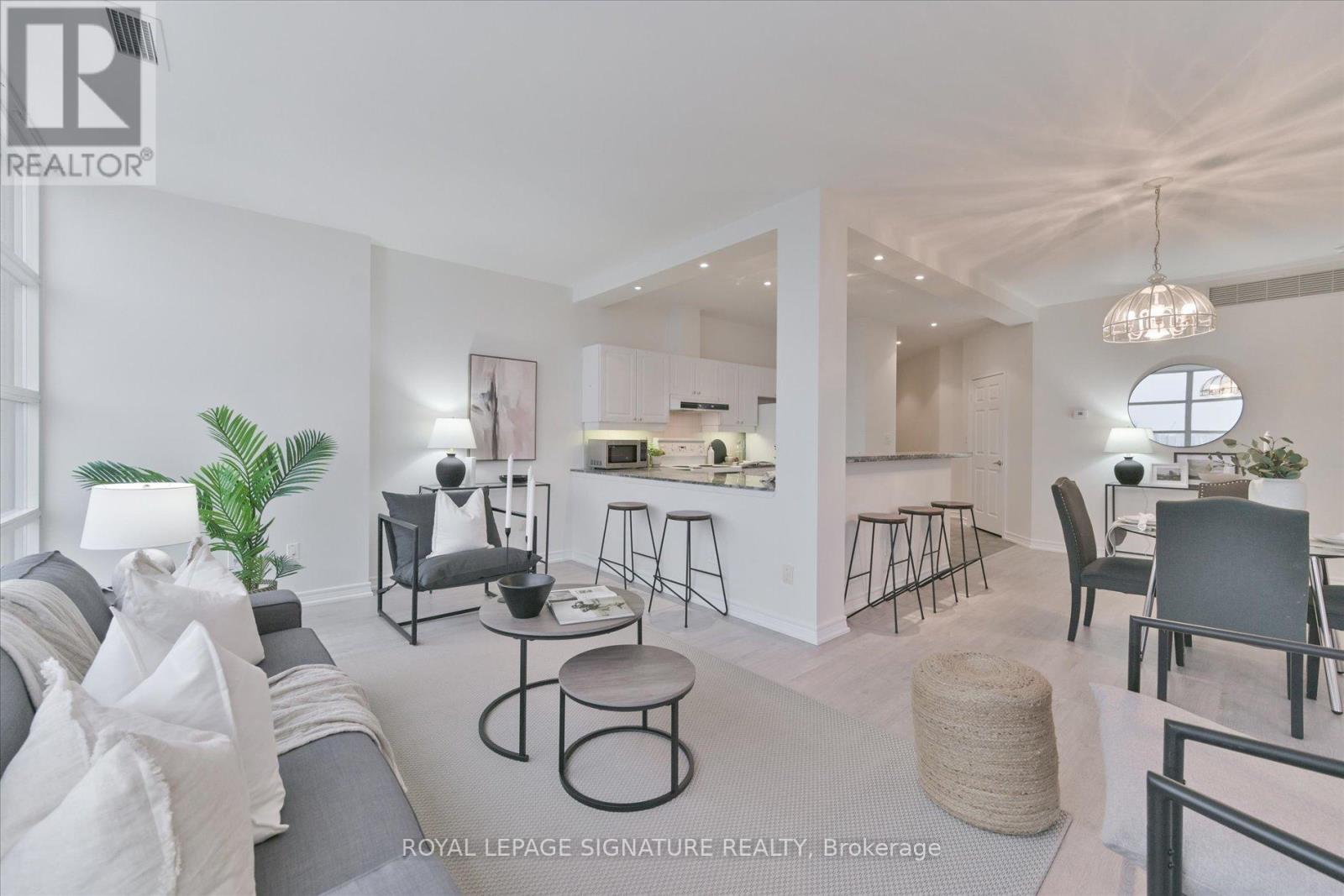 709 - 1 Leaside Park Drive, Toronto, Ontario  M4H 1R1 - Photo 11 - C12811396