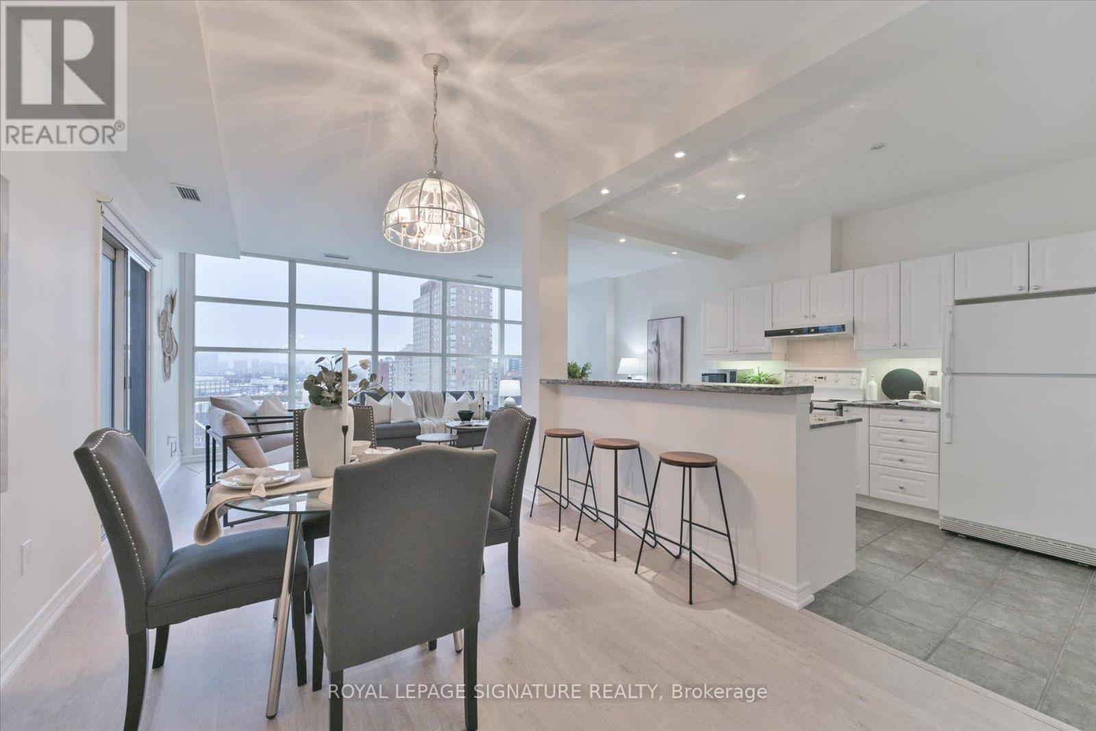 709 - 1 Leaside Park Drive, Toronto, Ontario  M4H 1R1 - Photo 12 - C12811396