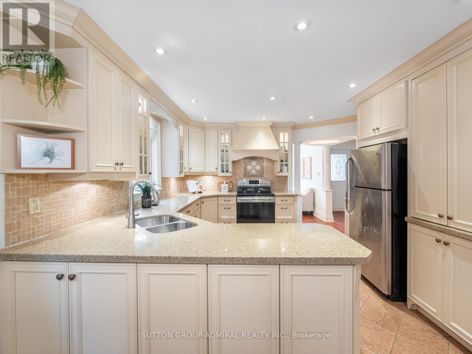 3 Larksong Court, Toronto, Ontario  M4A 2T5 - Photo 10 - C12811400