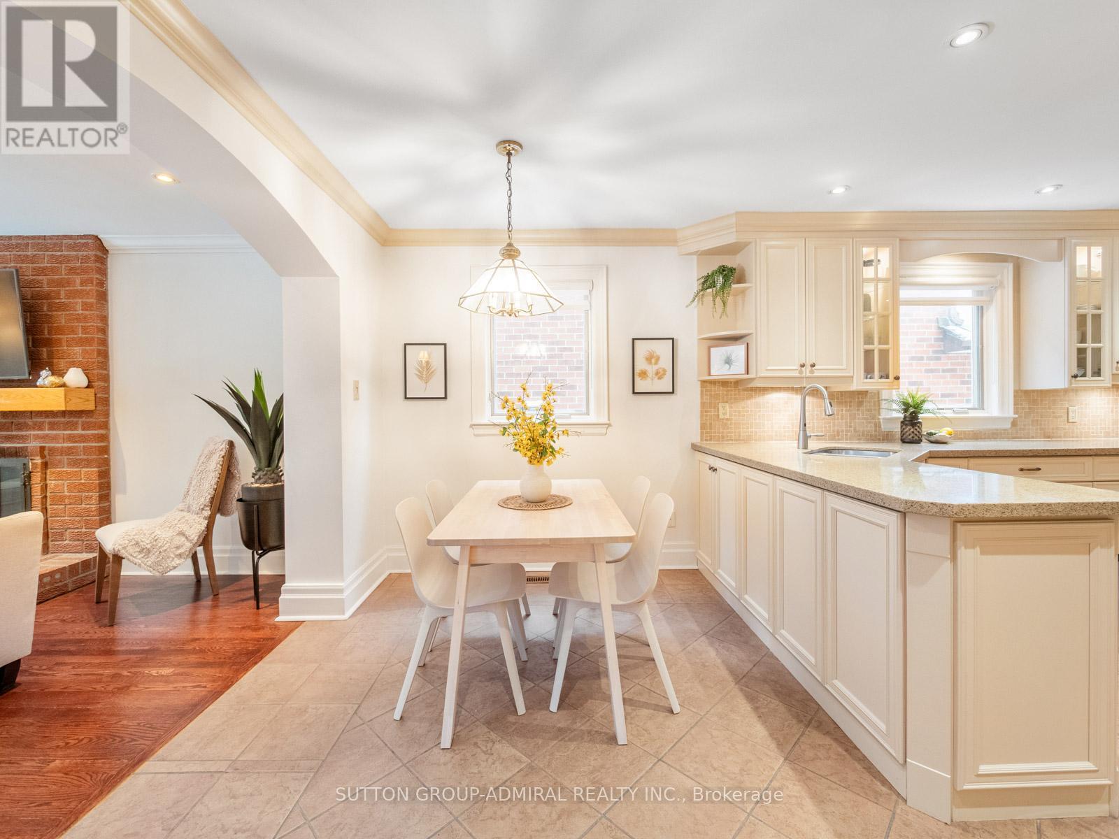 3 Larksong Court, Toronto, Ontario  M4A 2T5 - Photo 12 - C12811400