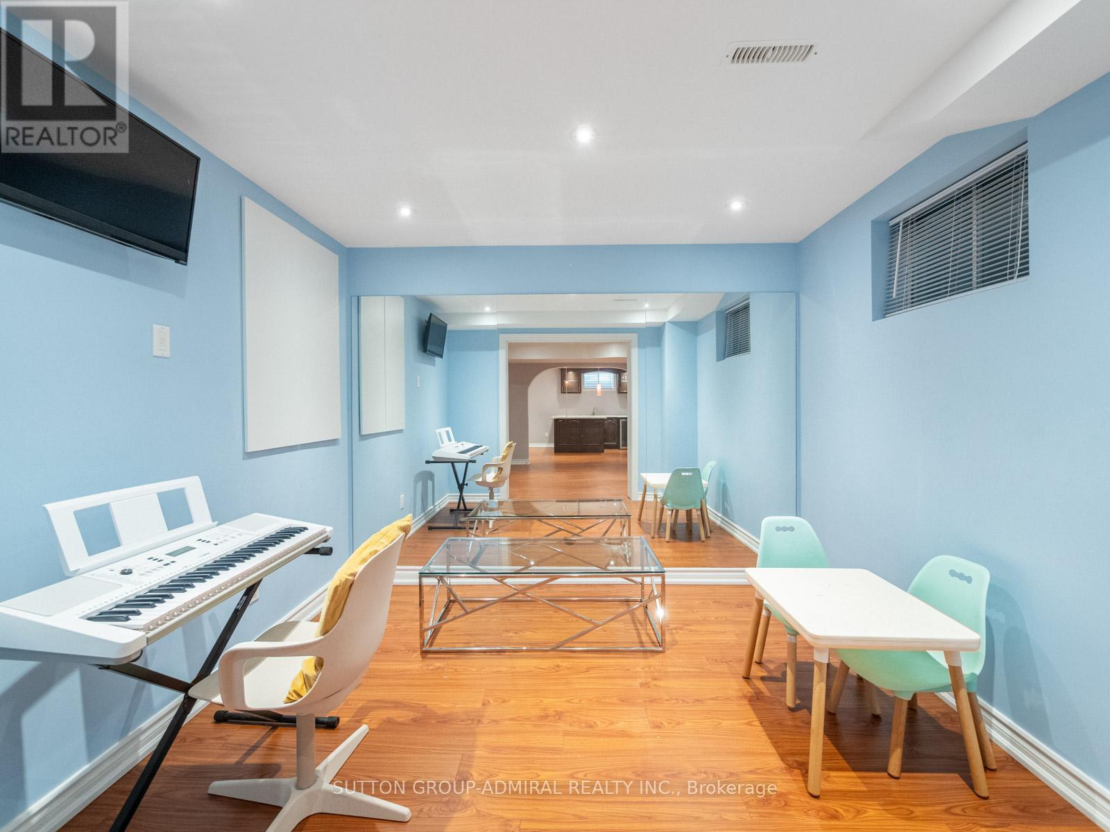 3 Larksong Court, Toronto, Ontario  M4A 2T5 - Photo 38 - C12811400