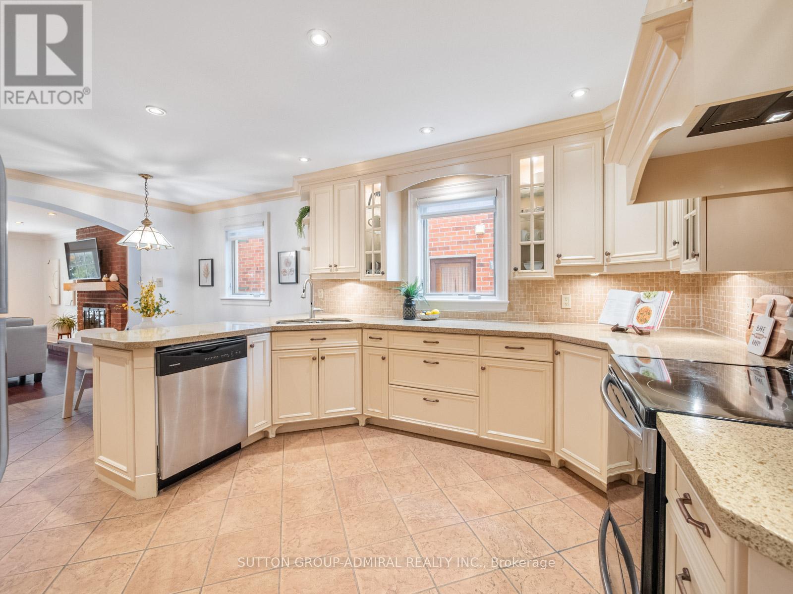 3 Larksong Court, Toronto, Ontario  M4A 2T5 - Photo 8 - C12811400