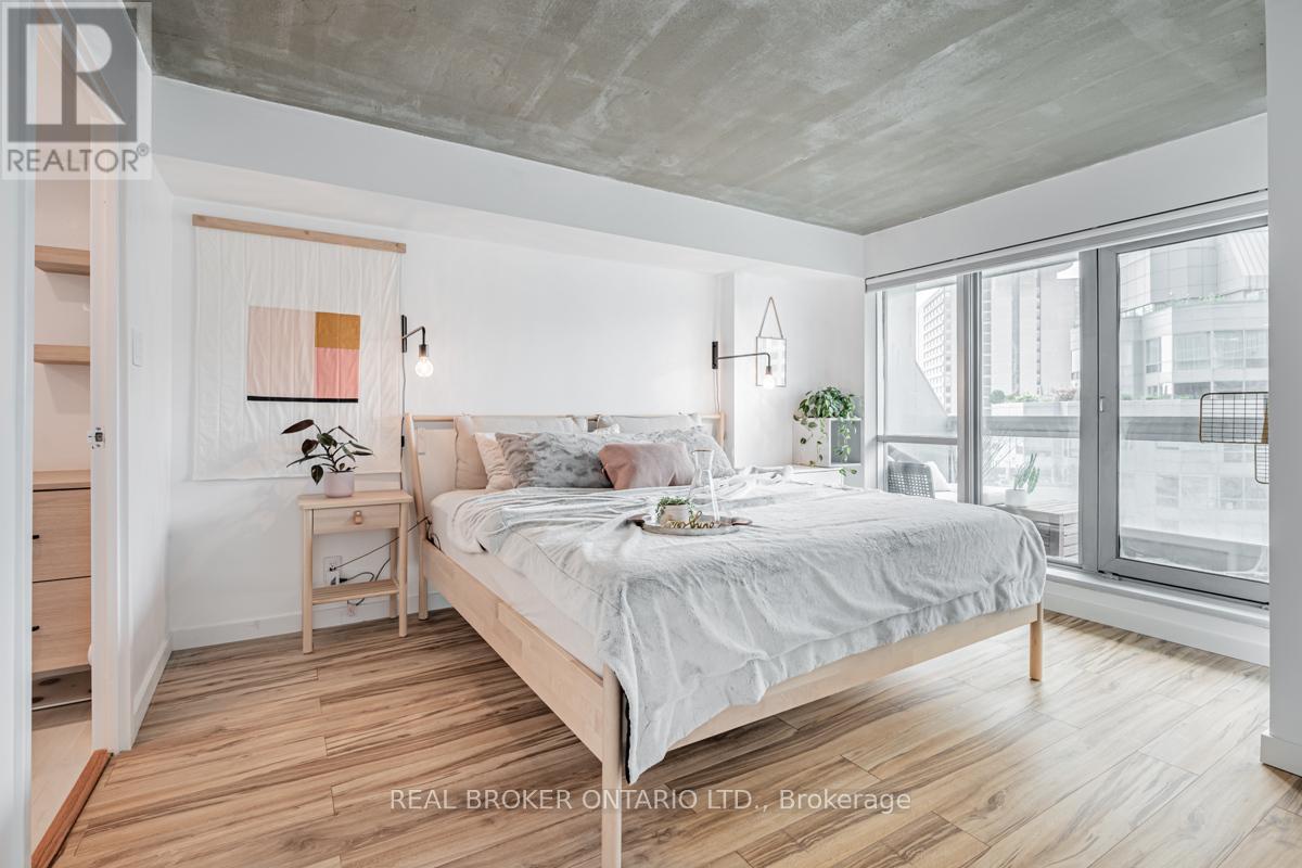 2501 - 10 Yonge Street, Toronto, Ontario  M5E 1R4 - Photo 11 - C12811436