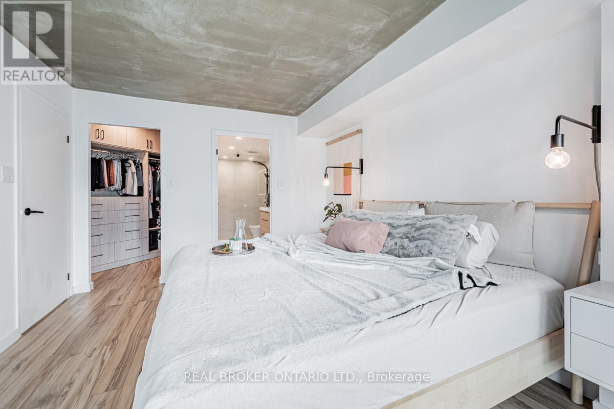 2501 - 10 Yonge Street, Toronto, Ontario  M5E 1R4 - Photo 12 - C12811436