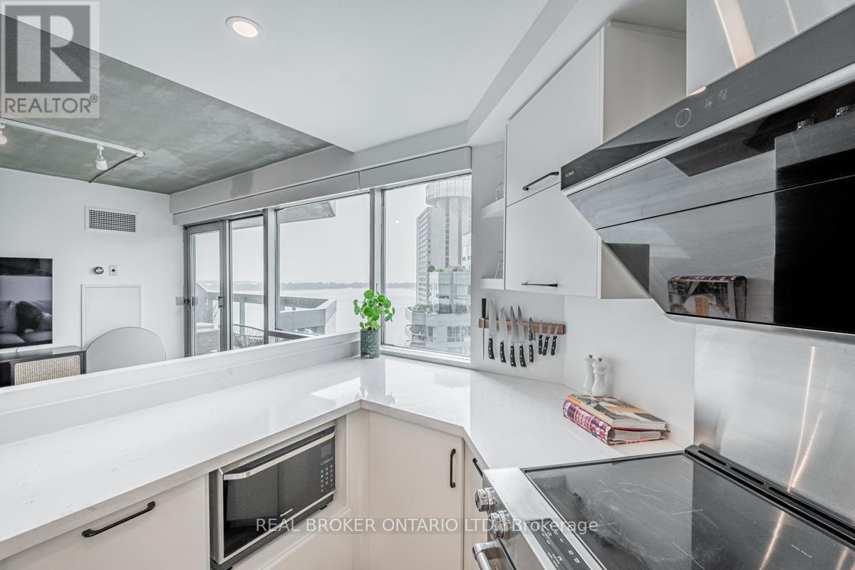 2501 - 10 Yonge Street, Toronto, Ontario  M5E 1R4 - Photo 8 - C12811436