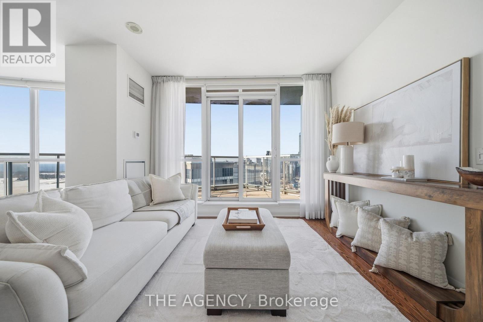 3311 - 208 Queens Quay Sw, Toronto, Ontario  M5J 2Y5 - Photo 3 - C12811566