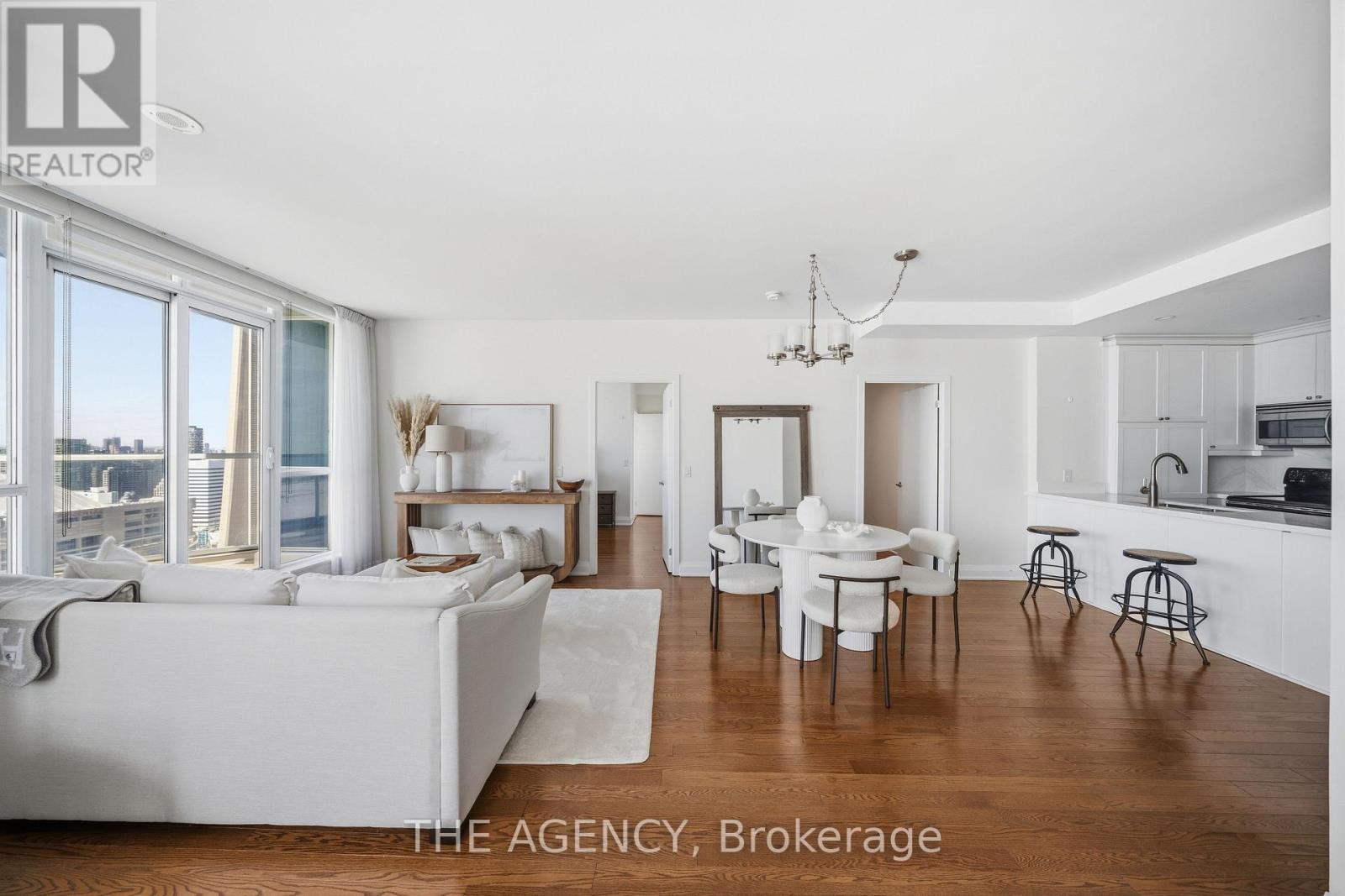 3311 - 208 Queens Quay Sw, Toronto, Ontario  M5J 2Y5 - Photo 4 - C12811566