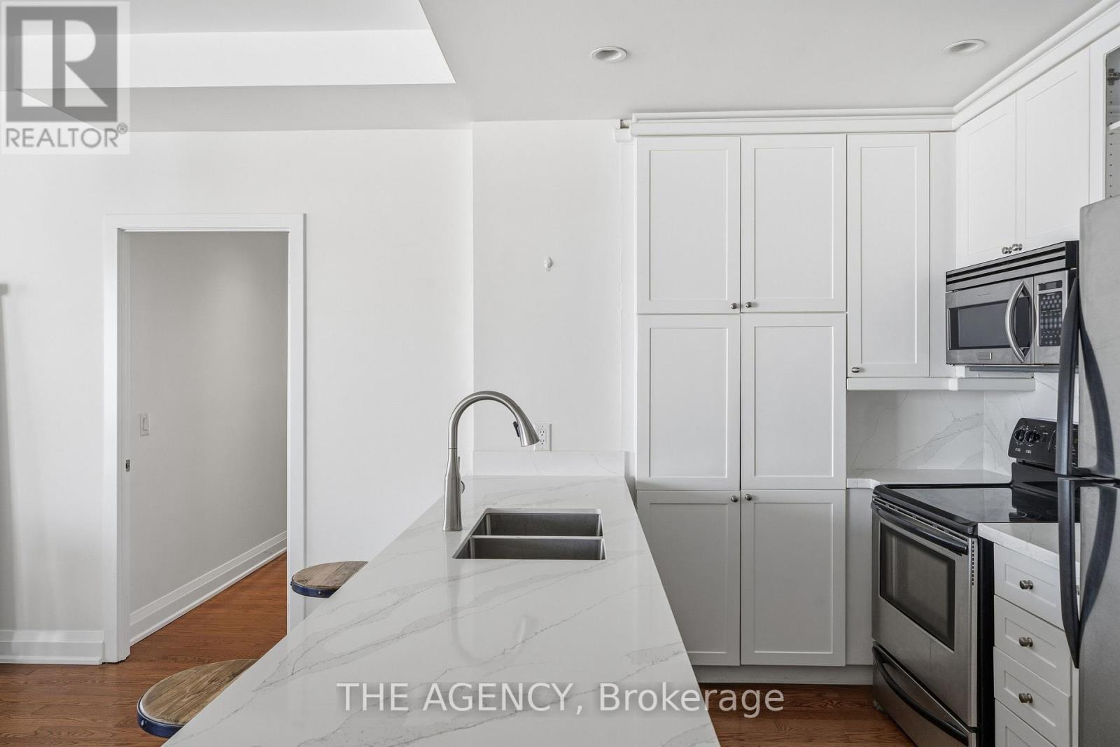 3311 - 208 Queens Quay Sw, Toronto, Ontario  M5J 2Y5 - Photo 7 - C12811566