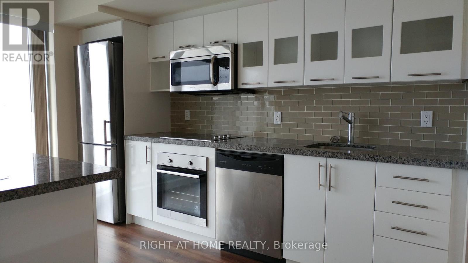 203w - 565 Wilson Avenue, Toronto, Ontario  M3H 5Y6 - Photo 2 - C12811594