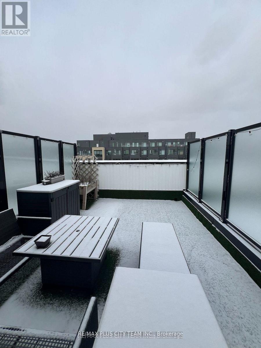 307 - 485 Logan Avenue, Toronto, Ontario  M4M 2P5 - Photo 2 - E12811500