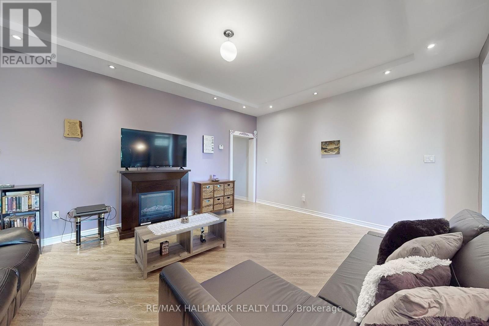 178 Barrie Street, Bradford West Gwillimbury, Ontario  L3Z 1R6 - Photo 8 - N12811328