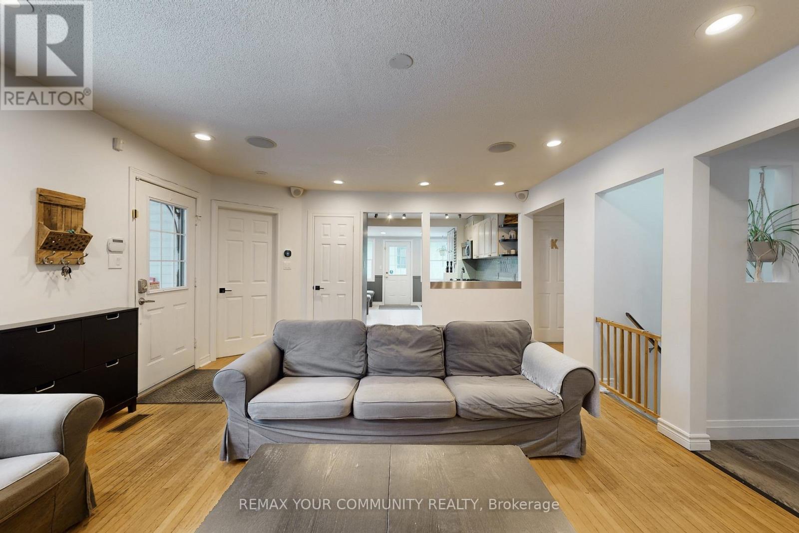 8 Victor Drive, Whitchurch-Stouffville, Ontario  L4A 3G5 - Photo 10 - N12811330