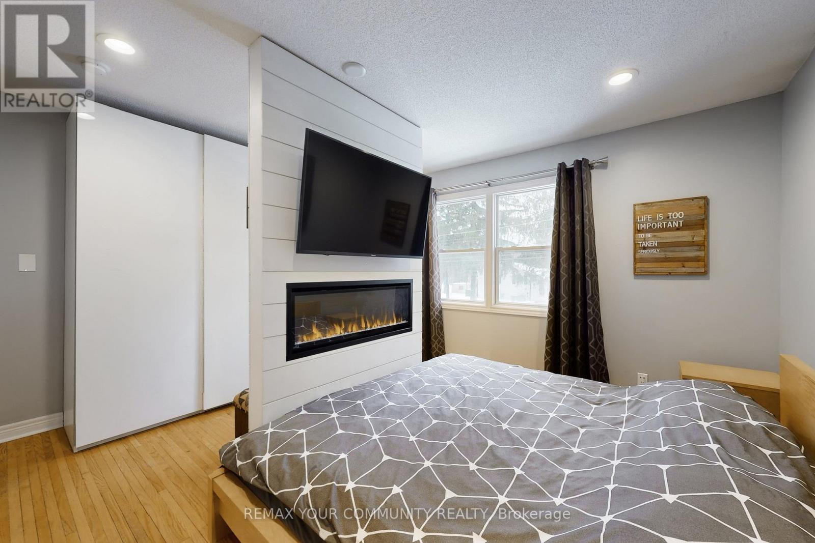 8 Victor Drive, Whitchurch-Stouffville, Ontario  L4A 3G5 - Photo 18 - N12811330