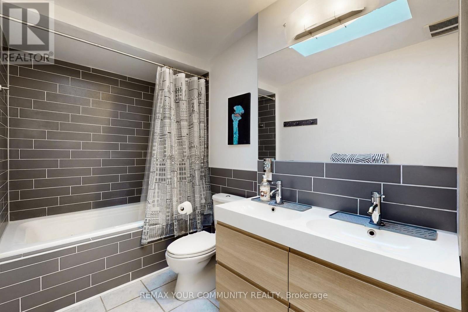 8 Victor Drive, Whitchurch-Stouffville, Ontario  L4A 3G5 - Photo 23 - N12811330