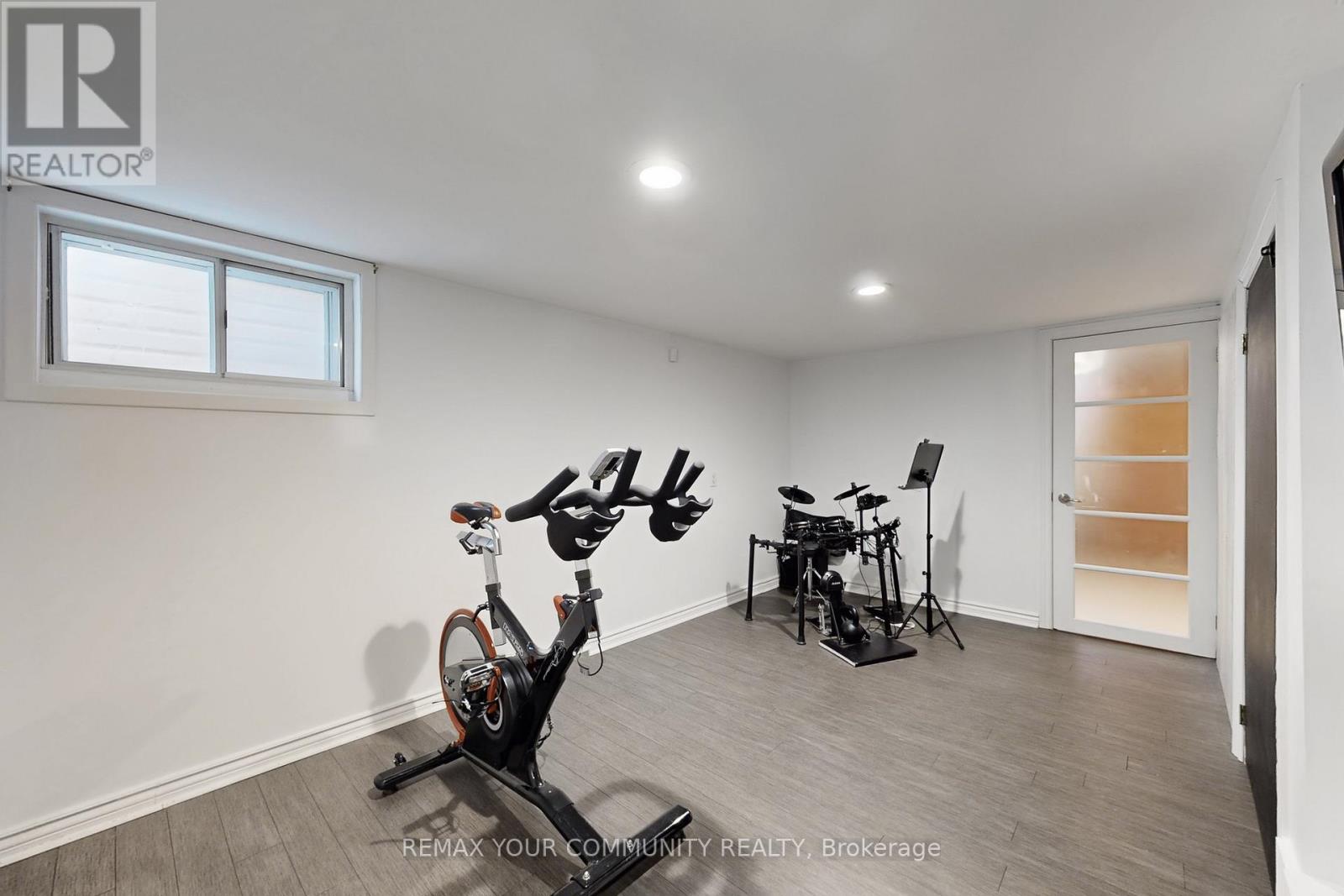 8 Victor Drive, Whitchurch-Stouffville, Ontario  L4A 3G5 - Photo 24 - N12811330