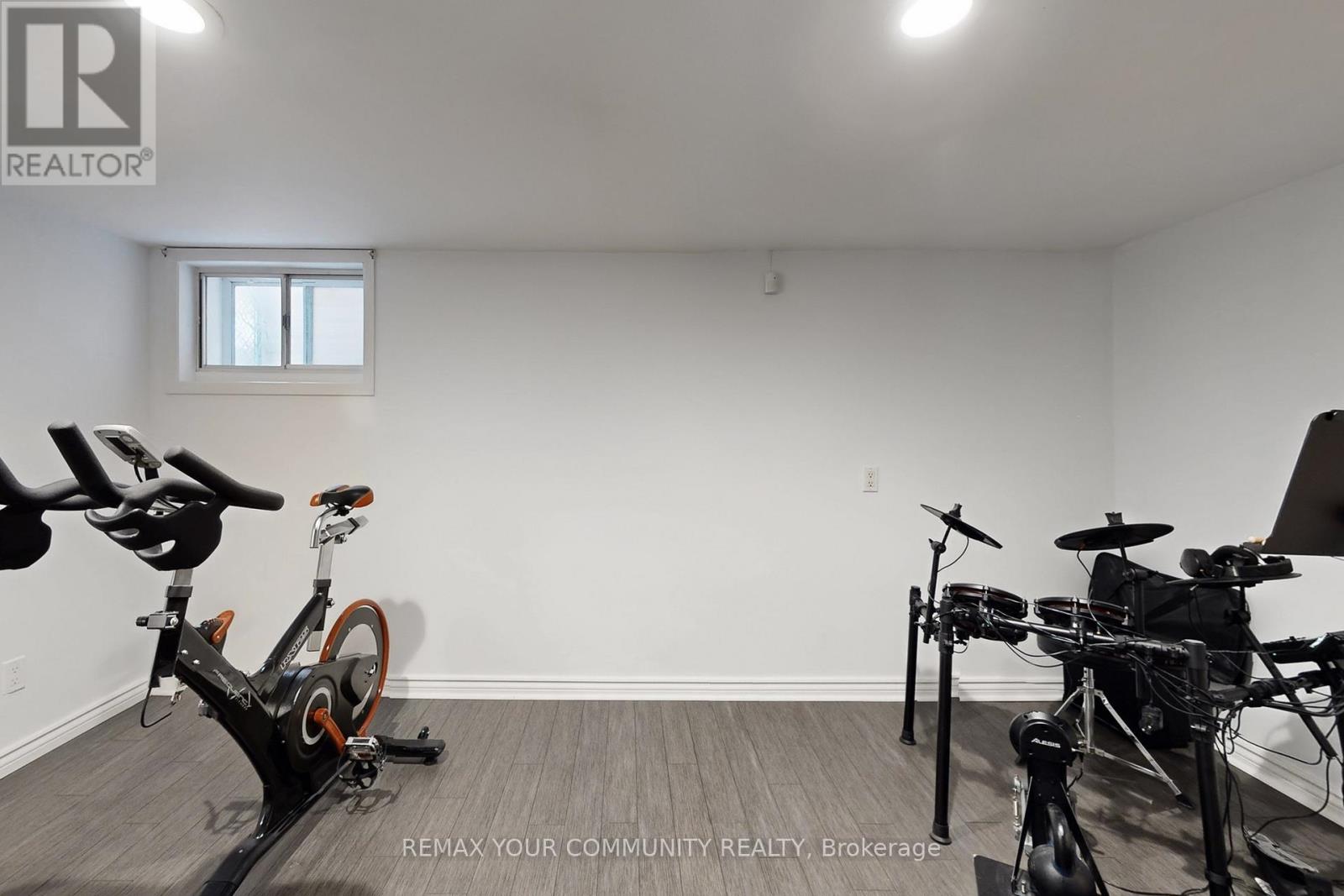 8 Victor Drive, Whitchurch-Stouffville, Ontario  L4A 3G5 - Photo 26 - N12811330