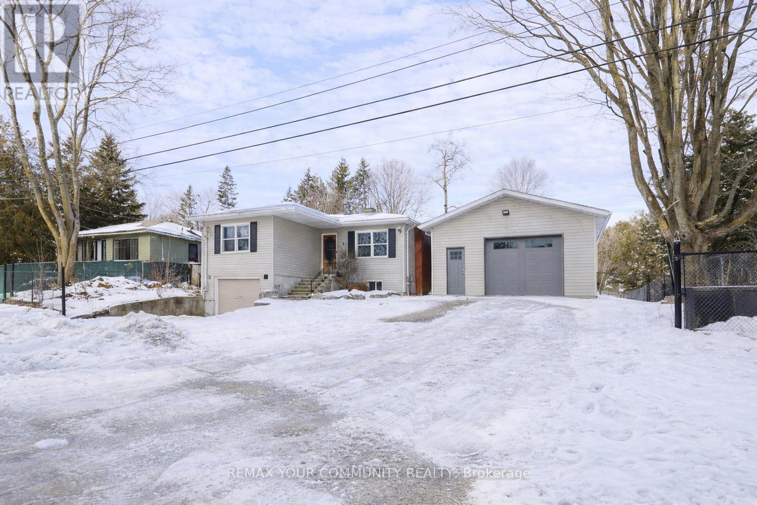 8 Victor Drive, Whitchurch-Stouffville, Ontario  L4A 3G5 - Photo 3 - N12811330