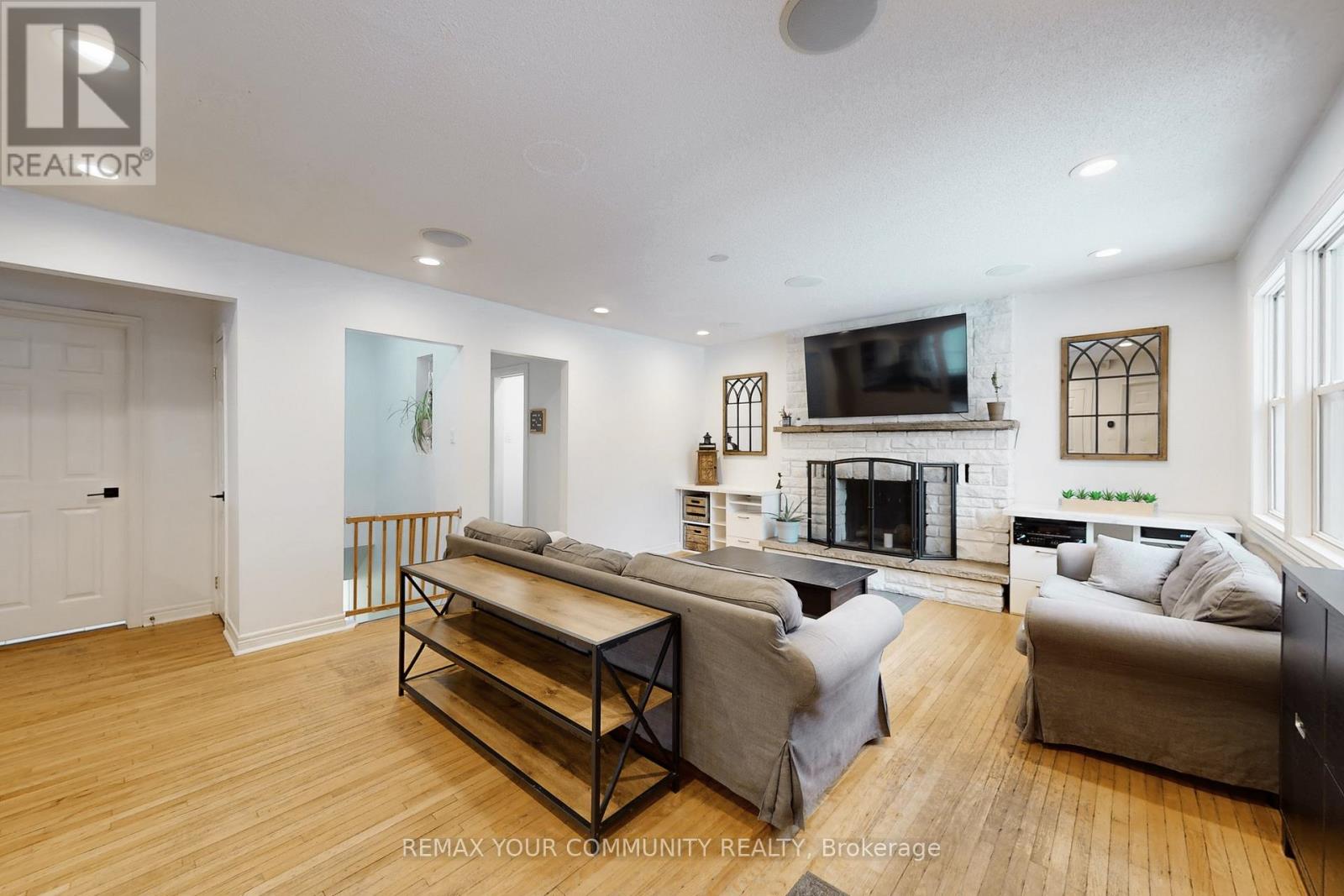 8 Victor Drive, Whitchurch-Stouffville, Ontario  L4A 3G5 - Photo 8 - N12811330