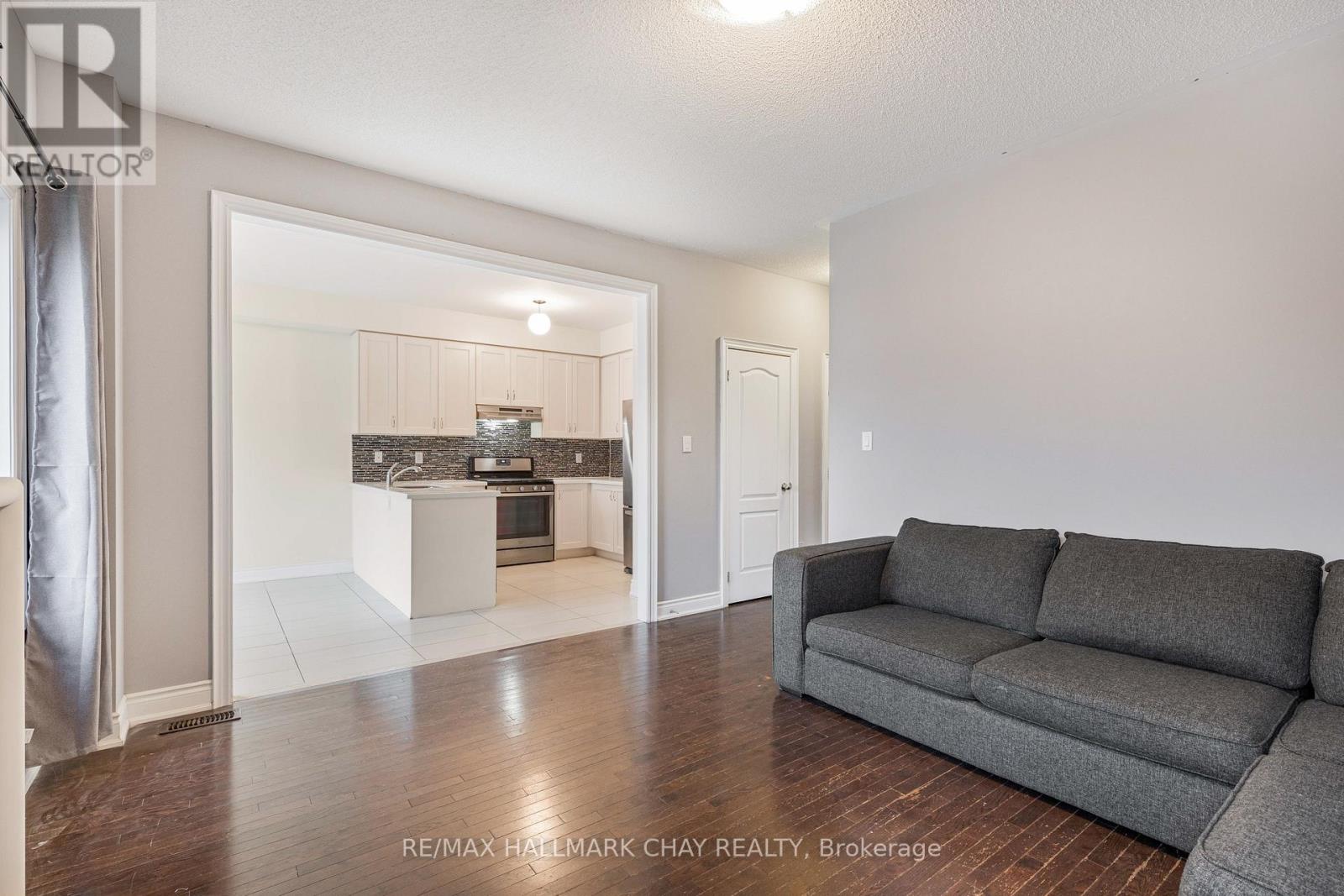 1340 Lormel Gate, Innisfil (Lefroy), Ontario  L0L 1W0 - Photo 4 - N12811336