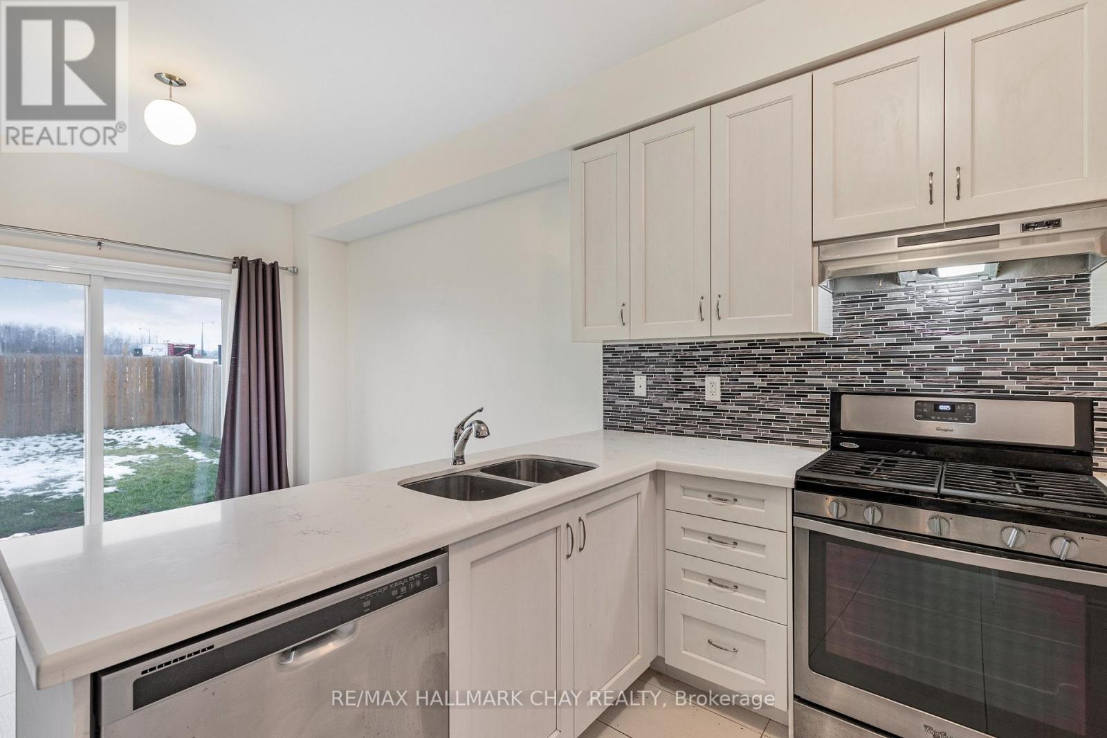 1340 Lormel Gate, Innisfil (Lefroy), Ontario  L0L 1W0 - Photo 7 - N12811336