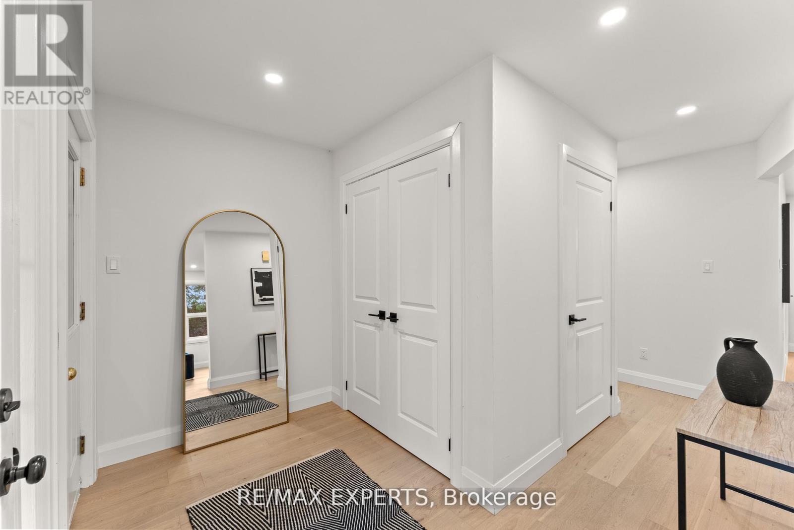 353 Walter Drive, Georgina, Ontario  L4P 3A8 - Photo 5 - N12811376