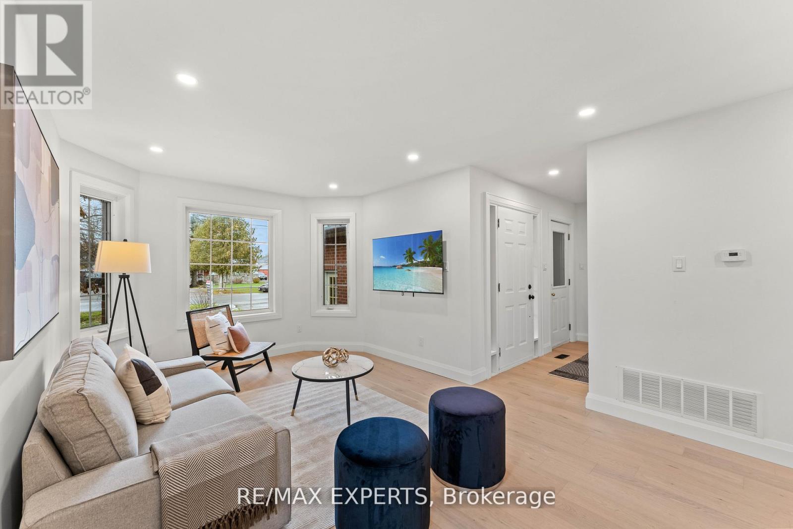 353 Walter Drive, Georgina, Ontario  L4P 3A8 - Photo 8 - N12811376