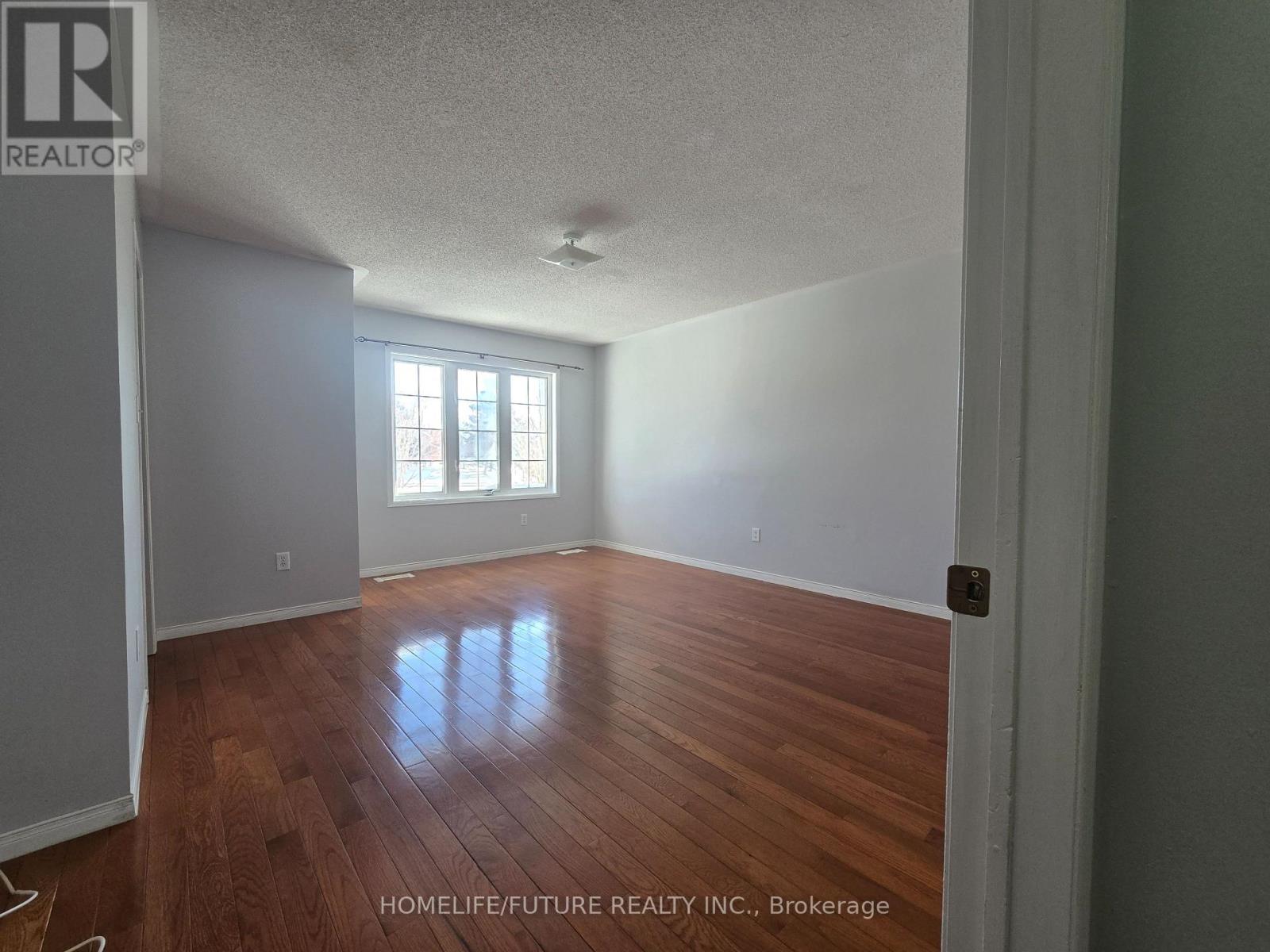 137 Hartford Crescent, Newmarket, Ontario  L3X 2Z4 - Photo 4 - N12811390