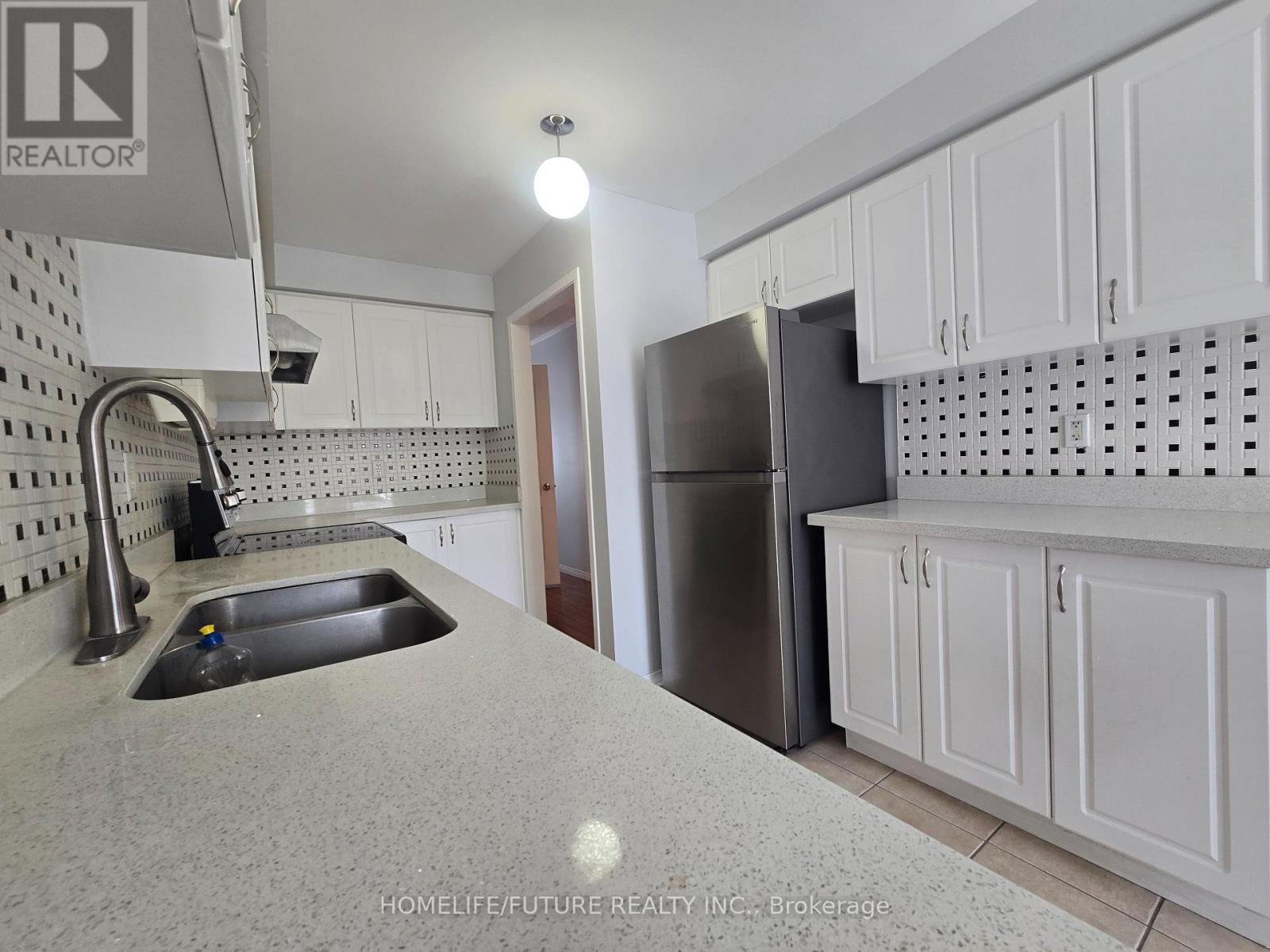 137 Hartford Crescent, Newmarket, Ontario  L3X 2Z4 - Photo 6 - N12811390