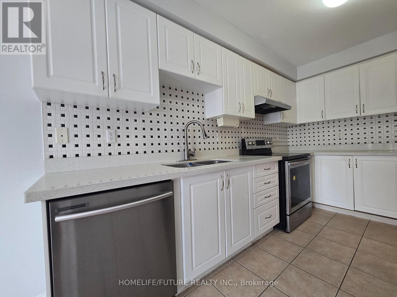 137 Hartford Crescent, Newmarket, Ontario  L3X 2Z4 - Photo 7 - N12811390