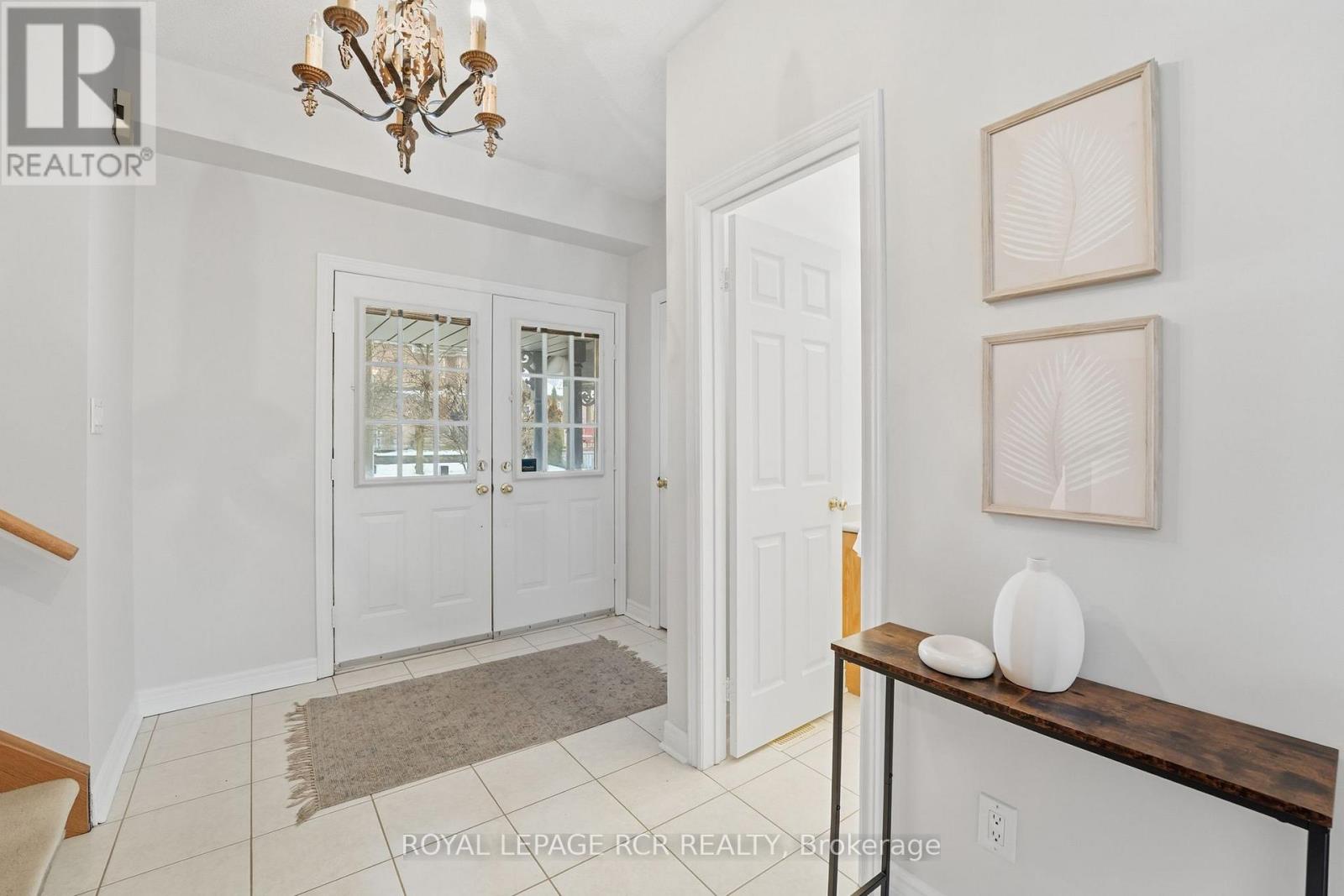 122 Downey Circle, Aurora, Ontario  L4G 7G1 - Photo 4 - N12811428