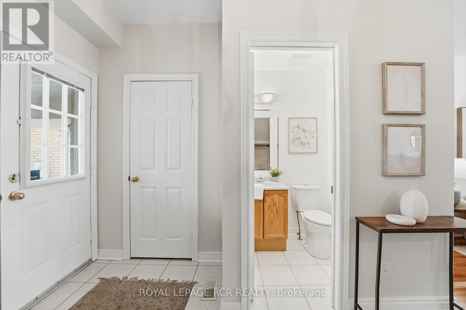 122 Downey Circle, Aurora, Ontario  L4G 7G1 - Photo 5 - N12811428