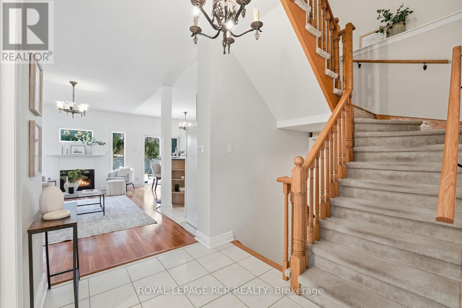 122 Downey Circle, Aurora, Ontario  L4G 7G1 - Photo 6 - N12811428