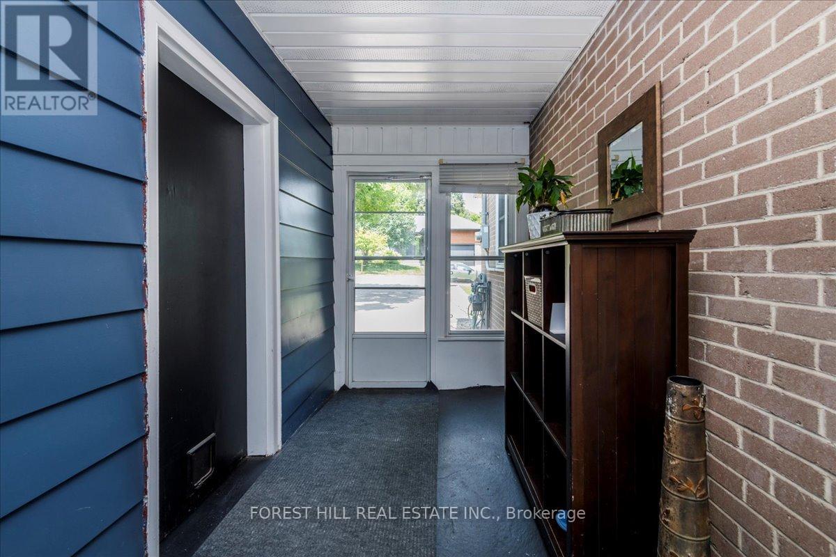 164 Avenue Road, Newmarket, Ontario  L3Y 1N4 - Photo 3 - N12811438