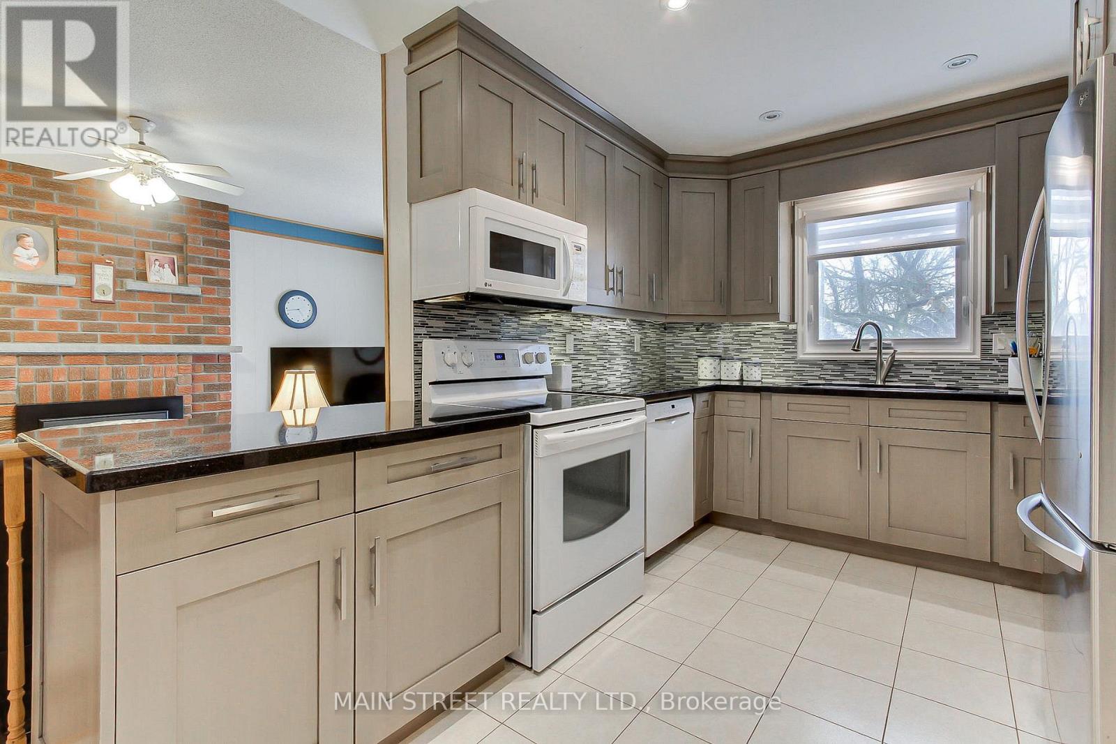 62 Eastman Crescent, Newmarket, Ontario  L3Y 5S1 - Photo 7 - N12811494